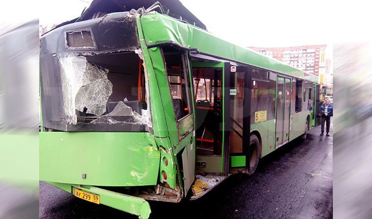 В ДТП на Стахановской пострадала кондуктор автобуса