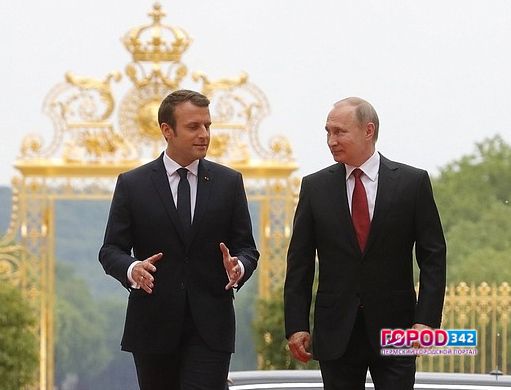 Макрон принял Путина в Версале