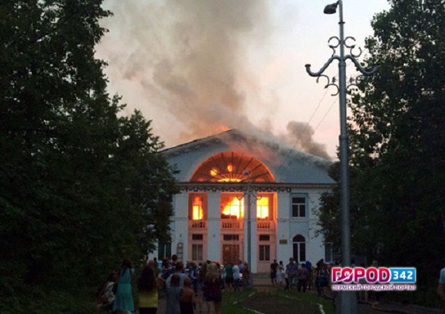 Власти Прикамья восстановят сгоревший в Красновишерске дом культуры