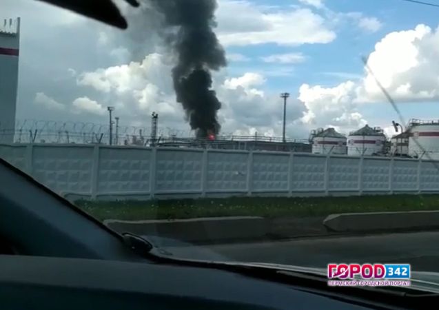 В Перми в промышленной зоне произошел крупный пожар