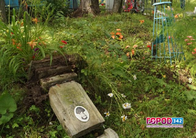 В Филипповке Кунгурского района неизвестные сломали более 50 каменных надгробий на кладбище