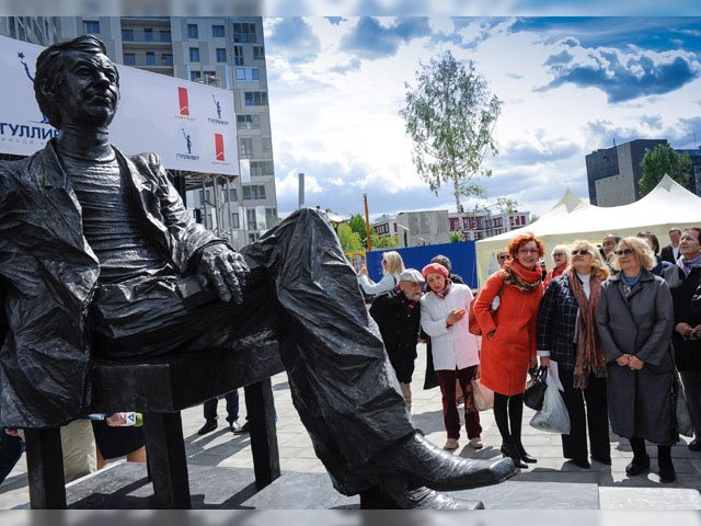 В Перми в торжественной обстановке открыли памятник знаменитому земляку актёру Георгию Буркову