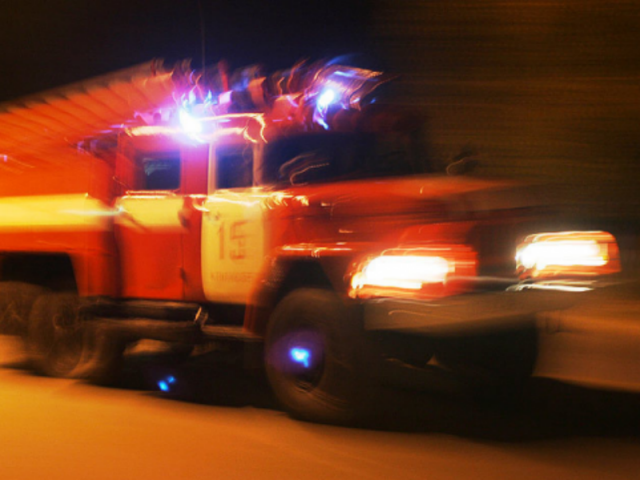 В Перми из горящего жилого дома в микрорайоне Парковый пожарные спасли семь человек