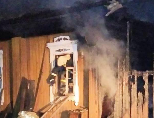 В Пермском крае при пожаре в доме погибли три человека