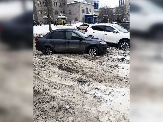 В Перми пожаловались на неубранные от снега платные парковки