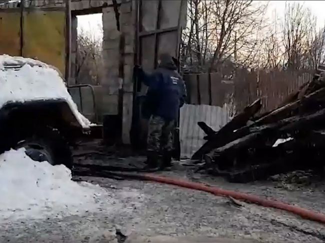 В страшном пожаре в Прикамье погибли двое взрослых и 10-летний ребенок