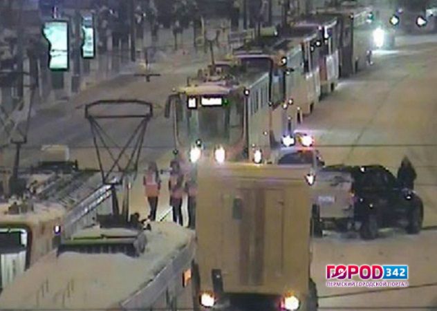 Утреннее ДТП парализовало движение трамваев в центре Перми