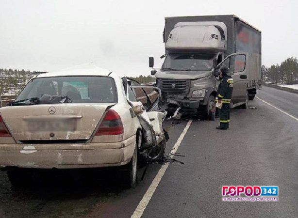 В Прикамье водитель «Мерседеса» погиб при столкновении с грузовиком