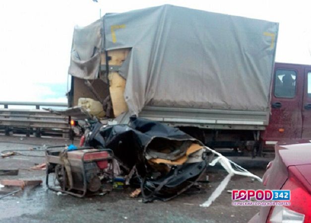 В Перми в ДТП на Красавинском мосту погибли два человека