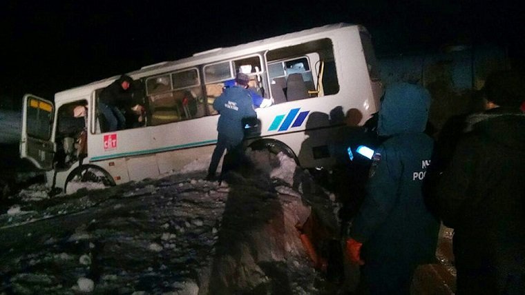В Прикамье вахтовый автобус попал в ДТП. Погибли три человека