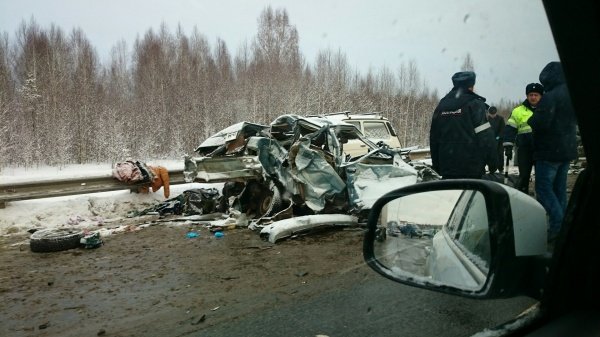 Массовое ДТП под Краснокамском. Один человек погиб, двое пострадали