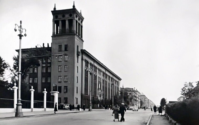 Пермь. Комсомольский проспект. Он же — Красный проспект, он же — Кунгурский проулок