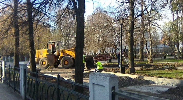 В преддверии Дягилевского фестиваля в Перми приступили к ремонтным работам в сквере возле оперного театра