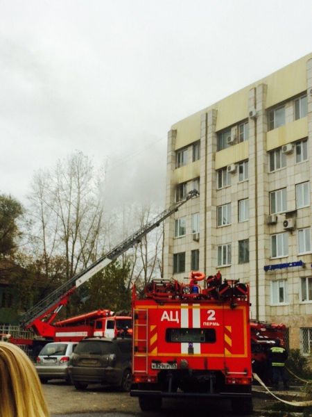 В Перми в офисном здании на Карпинского произошел пожар