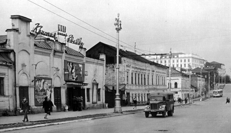 Пермь. Комсомольский проспект. Он же — Красный проспект, он же — Кунгурский проулок