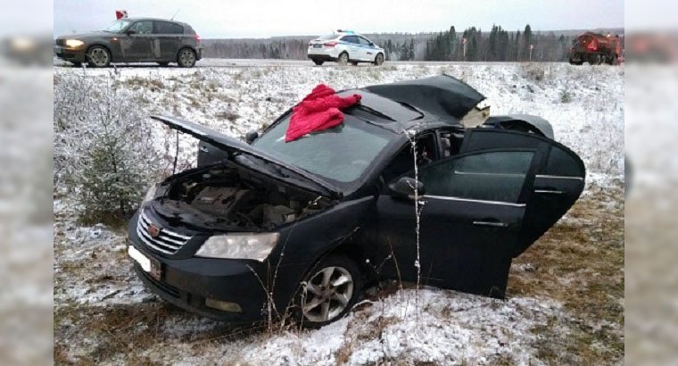 В аварии на трассе «Пермь — Березники» погибла мать и двое детей. На машине была летняя резина