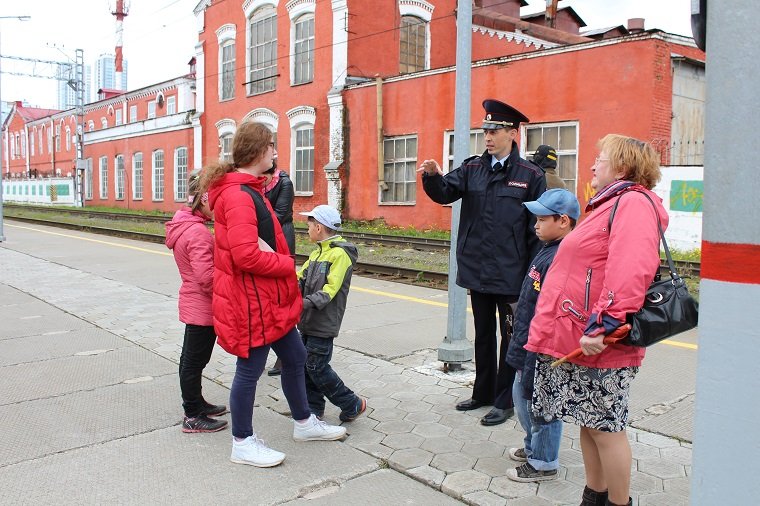 Транспортные полицейские Перми организовали для детей социально-реабилитационного центра познавательную экскурсию