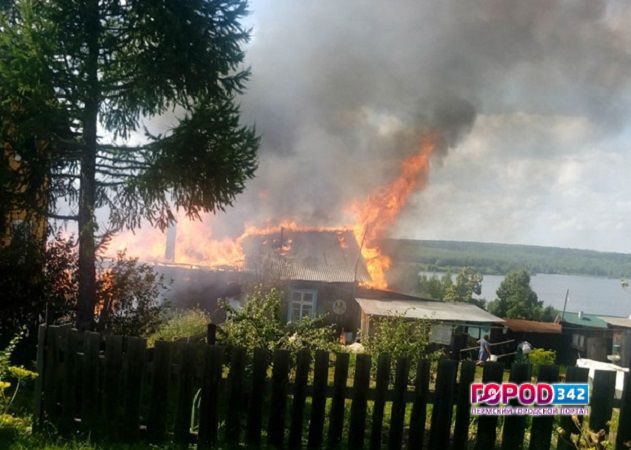 В Кунгурском районе пожар уничтожил три жилых дома