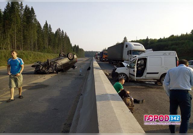 ДТП на Восточном обходе Перми: столкнулись пять машин, пострадали три человека