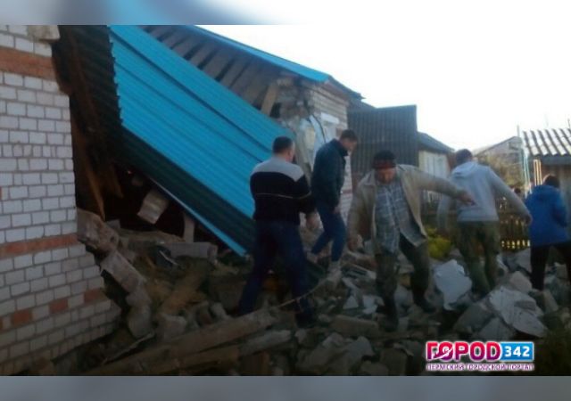 В Еловском районе Пермского края в жилом доме взорвался газ. один человек погиб, несколько пострадали