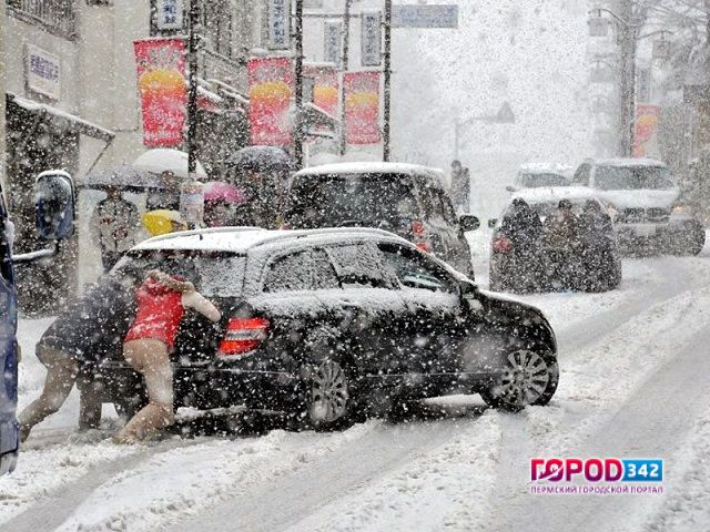 МЧС предупреждает: 5 декабря в Прикамье ожидаются мокрый снег, метель, снежные заносы и порывы ветра до 18 м/с