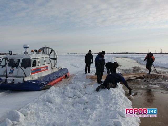 Рыбак на льдине красноярск