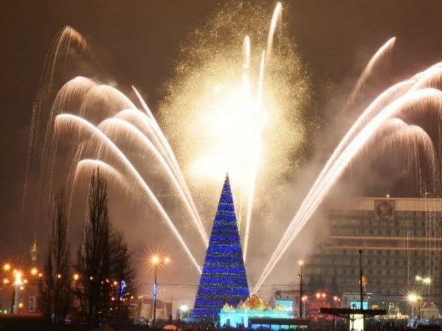 В новогоднюю ночь более 60 тысяч человек посетили ледовый городок «Перммяч» на эспланаде