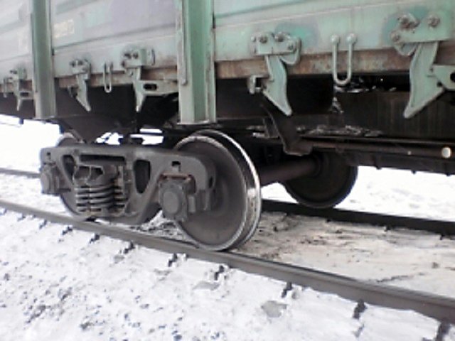 В Карагайском районе Пермского края два вагона грузового поезда сошли с рельсов
