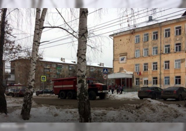 В Перми из-за пожарной тревоги эвакуировали учеников школы №19