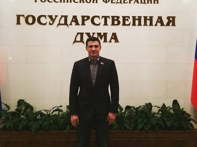 «Единая Россия» приостановила членство в партии экс-депутата Телепнева, подозреваемого в избиении DJ Smash