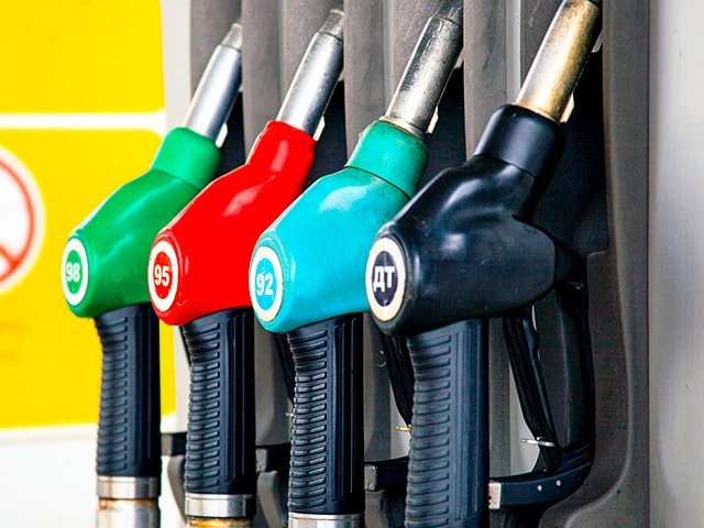 Владимир Путин намекнул: цены на бензин пора снижать