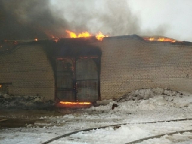 В Пермском крае на пилораме произошел крупный пожар. Площадь возгорания — 900 кв. метров