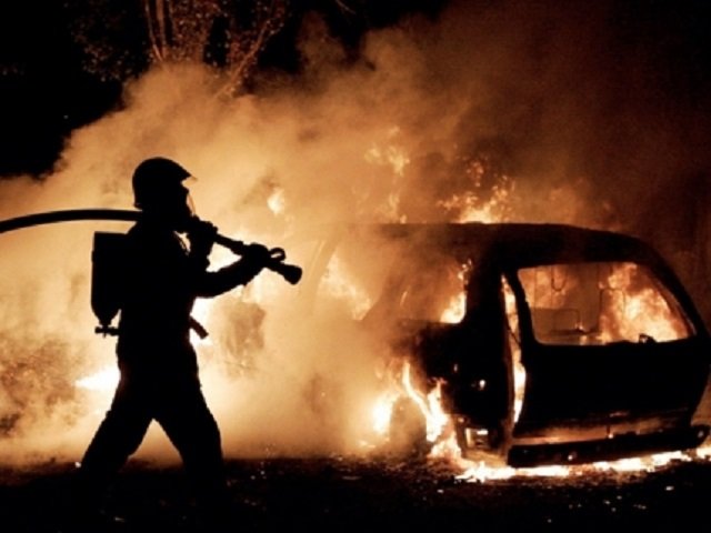 Вчера в Пермском крае сгорели автобус и автомобиль — «Мерседес» в Краснокамске и «Ока» в Соликамске