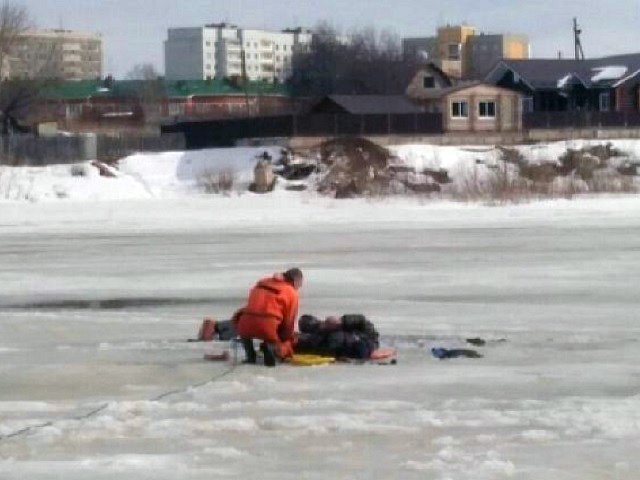 В Чайковском спасли 62-летнего рыбака, который провалился под лед