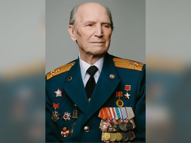 Почетный гражданин Перми Василий Михайлович Астафьев – ветеран войны принимает поздравления с праздником Победы