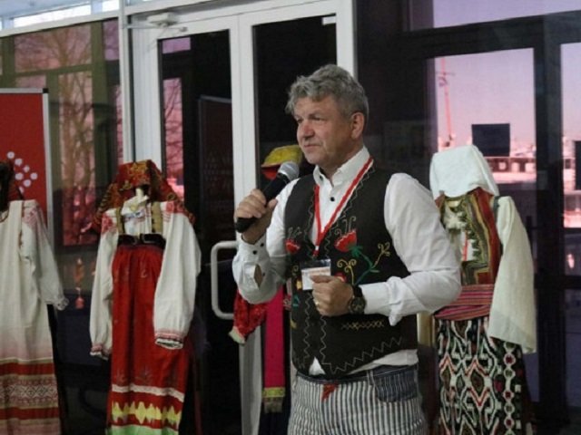 Выставка уникальных русских костюмов 19 века открылась в Перми. Хороший шанс узнать о жизни предков