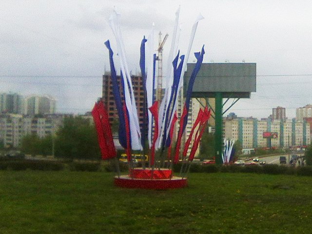 Пермь украшают ко Дню России и Дню города — на площадях и улицах устанавливают праздничные конструкции