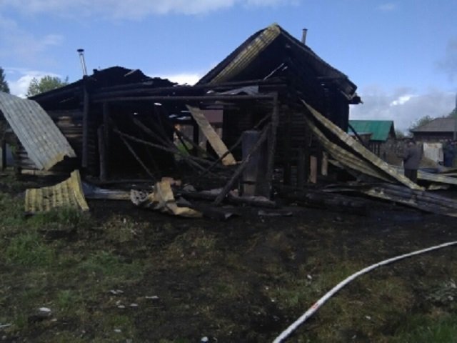 На пожаре в деревне Канабеки Пермского края погибли три человека — возбуждено уголовное дело