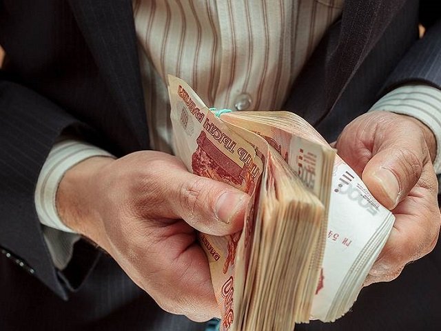 В Пермском крае среднемесячная заработная плата в апреле 2018 года составила 35246,9 рублей