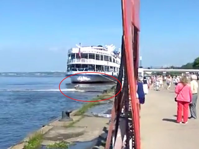 На Перми-1 моторная лодка на огромной скорости врезалась в причал — один человек погиб