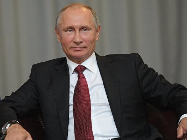 Путин прокомментировал повышение пенсионного возраста на встрече с волонтерами чемпионата мира по футболу в Калининграде