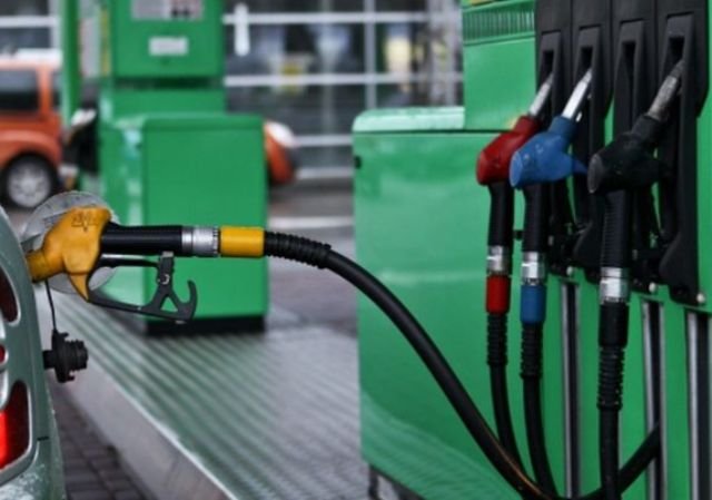 Владельцев АЗС будут штрафовать за недолив бензина