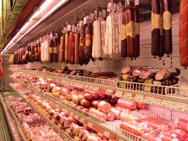 В Госдуме предложили запретить называть ненатуральные продукты колбасой, соками и лимонадами