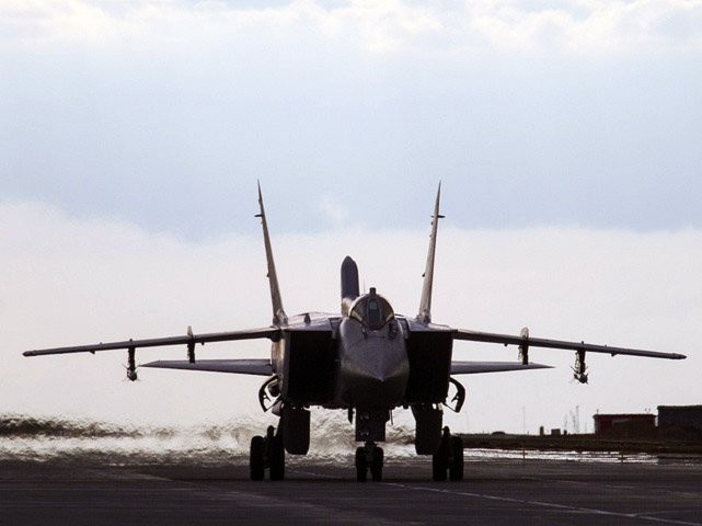 В аэропорту Перми самолет «Аэрофлота» и истребитель МиГ-31 не поделили взлетно-посадочную полосу