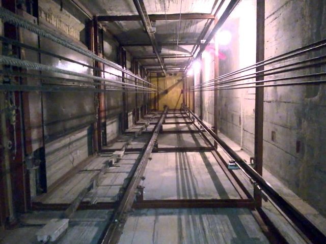 В Перми возбуждено уголовное дело по факту гибели женщины при падении в шахту лифта высотного жилого дома