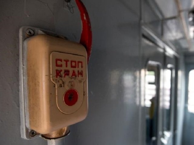 В Перми сотрудники транспортной полиции выявили несовершеннолетнюю, которая сорвала стоп-кран в электропоезде
