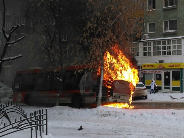 В Перми загорелся пассажирский автобус