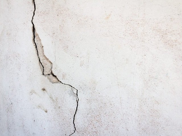 Трещина на стене детской больницы в Перми