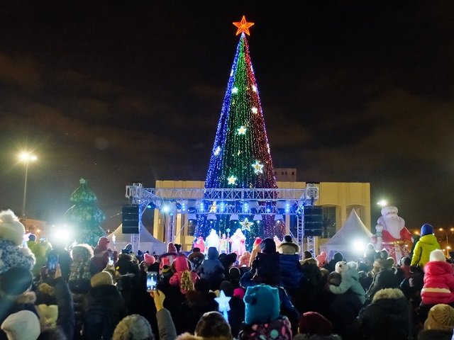 Пермь вошла в топ-15 городов России с самой высокой новогодней елкой