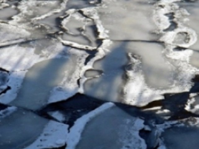 В Перми на реке Кама снегоход попал в полынью — из реки спасатели извлекли тело утонувшего мужчины